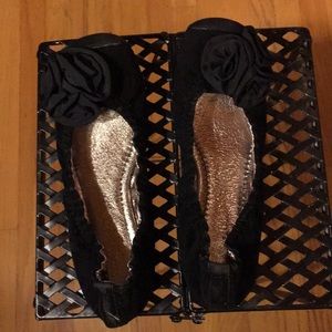 Restricted black ballet style flats